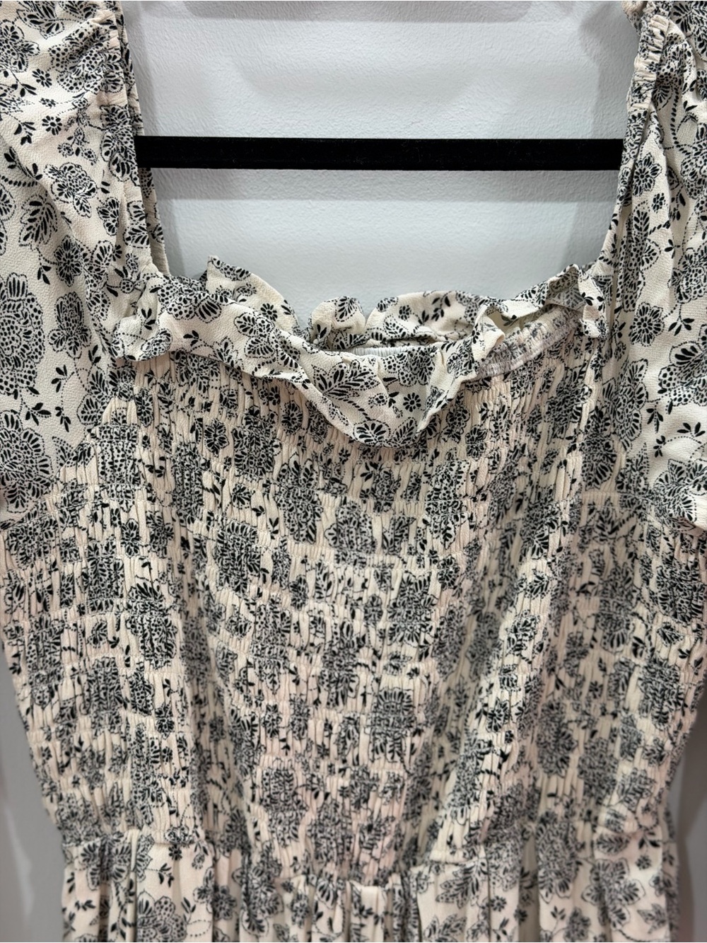 AMERICAN EAGLE WOMEN BEIGE FLORAL SMOCKED PUFF-SLEEVE JUMPSUIT - Picture 6 of 13